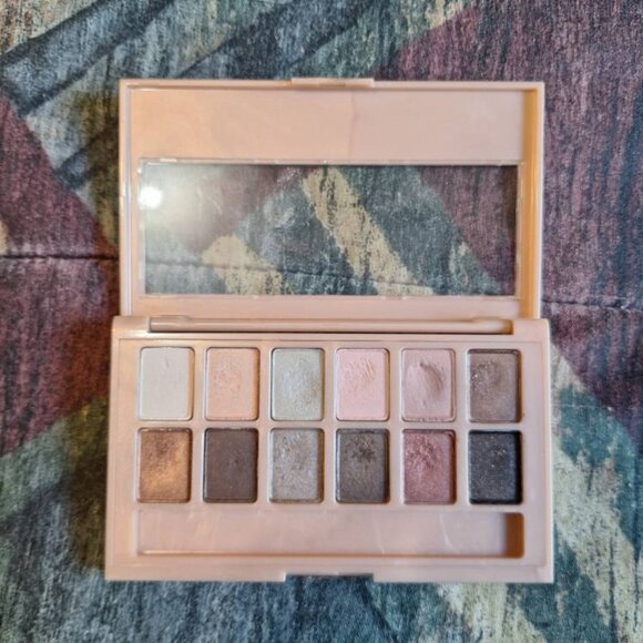 ✨ Maybelline The Blushed Nudes Eyeshadow Palette – 12 Shades (Used) - Picture 1 of 2